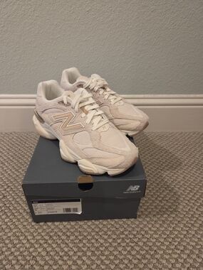 New Balance Unisex 9060 Beige White Sneakers Men's 10.5 D Women's 12 D BRAND NEW